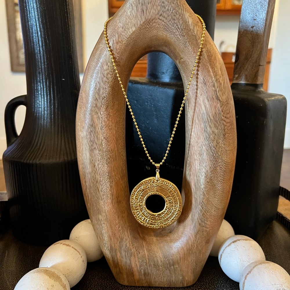 Gold Pendant Necklace